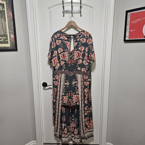 floral romper with cape - Picture 4 of 5